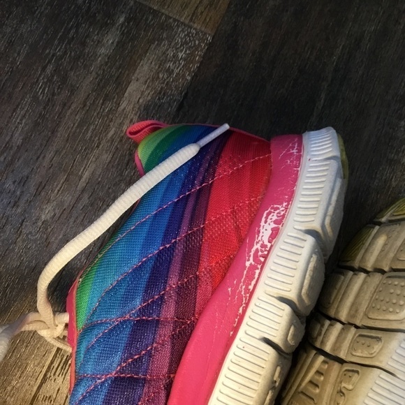 𝅺RAINBOW Colors Skechers with memory foam sole size 8.5 - Picture 4 of 6